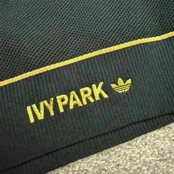 Ivy Park x Adidas netted Jersey crop top Short sleeve crew neck black orange L - Picture 2 of 4